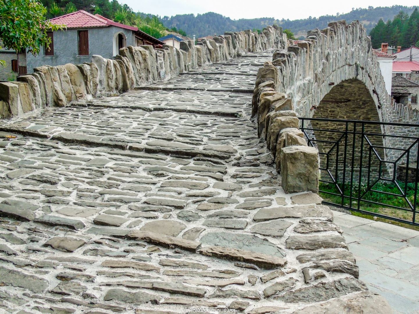ΔΟΤΣΙΚΟ ΓΡΕΒΕΝΩΝ - Πρόκειται για ένα πέτρινο παραδοσιακό χωριό με  ένα πανέμορφο μονότοξο πετρόκτιστο γεφύρι 1