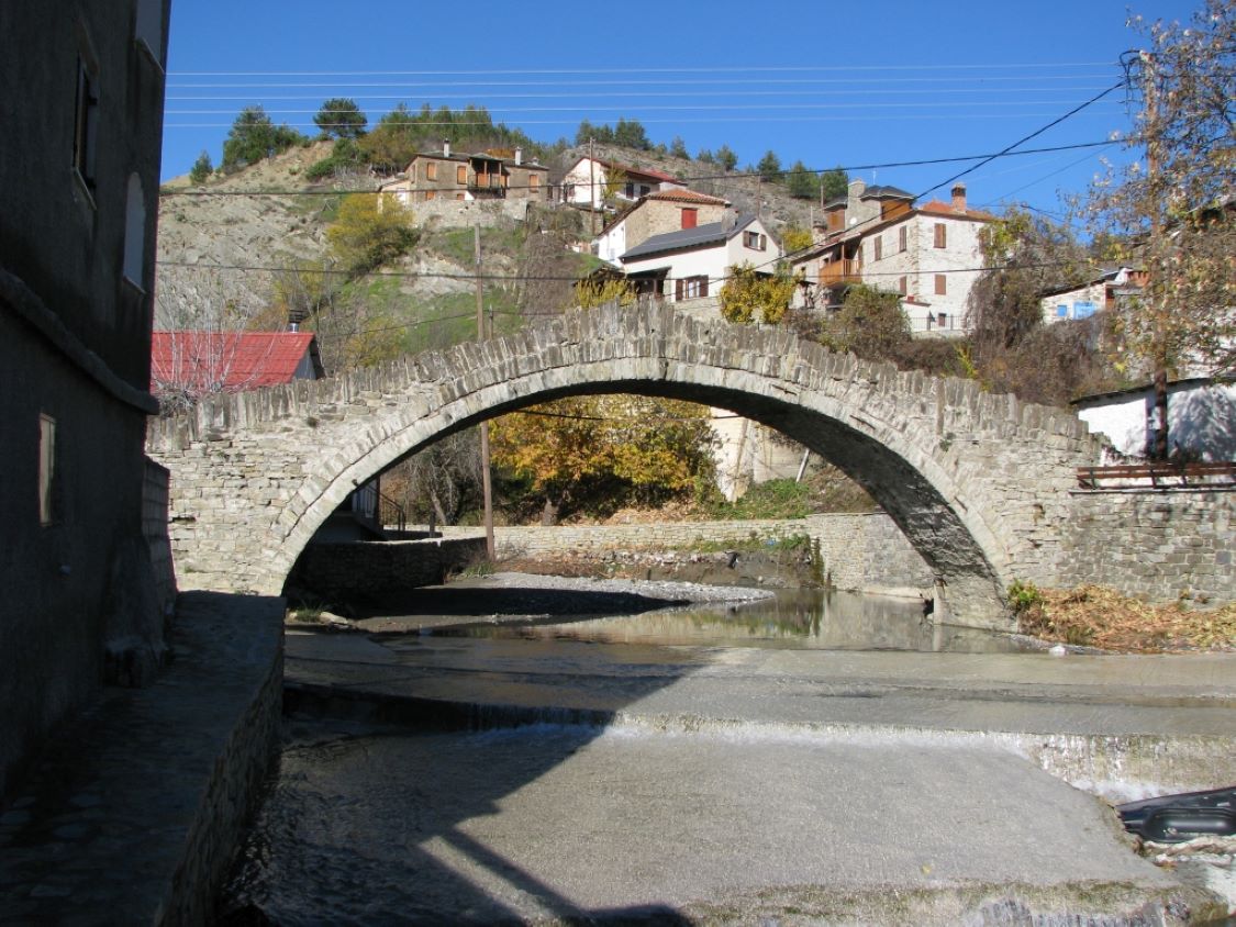ΔΟΤΣΙΚΟ ΓΡΕΒΕΝΩΝ - Πρόκειται για ένα πέτρινο παραδοσιακό χωριό με  ένα πανέμορφο μονότοξο πετρόκτιστο γεφύρι 2