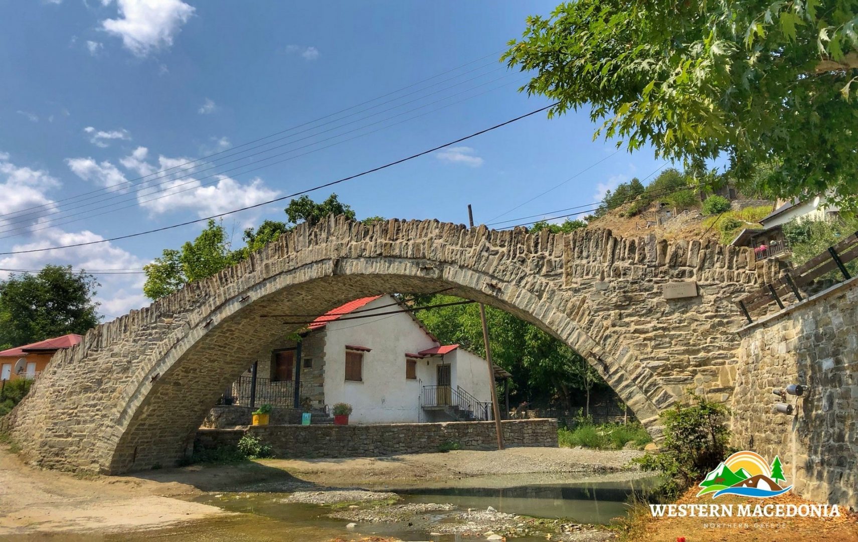 ΔΟΤΣΙΚΟ ΓΡΕΒΕΝΩΝ - Πρόκειται για ένα πέτρινο παραδοσιακό χωριό με  ένα πανέμορφο μονότοξο πετρόκτιστο γεφύρι 3